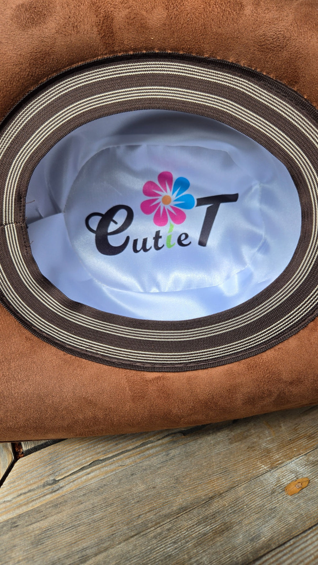 Cutie T hat inner lining logo detail